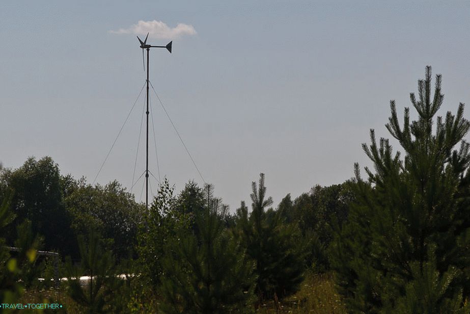 Trenutno postoje samo dvije vjetroturbine u naselju