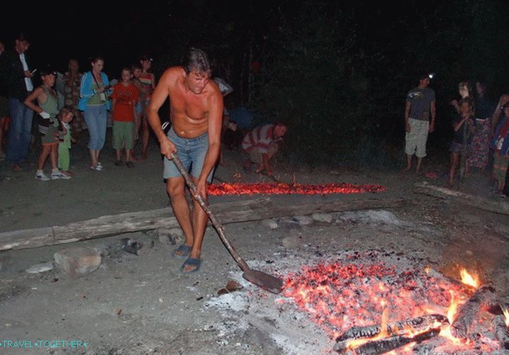 Selo Renesansa. Priprema za hodanje po ugljevlju.