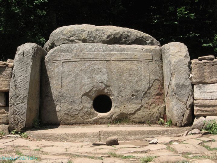 Selo Renesansa. Dolmen Ekumenski.