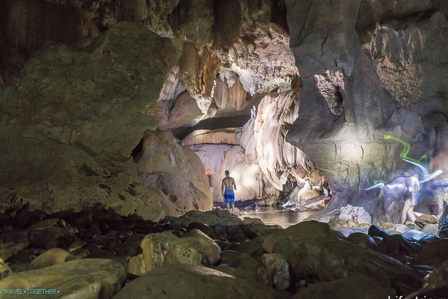 U špilji gotovo nisu radile fotografije, hodale su prebrzo