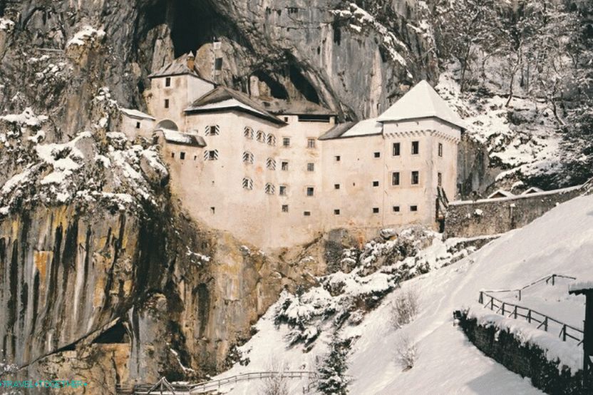 Predjamski dvorac zimi