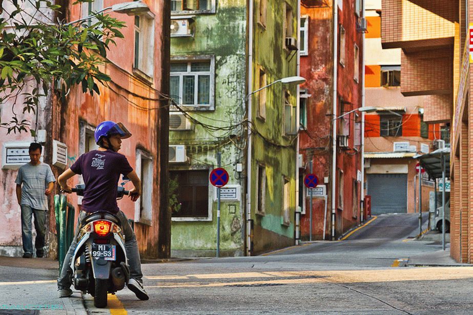 Stvarno mi se svidjela ova ulica: brdo i šarene kuće