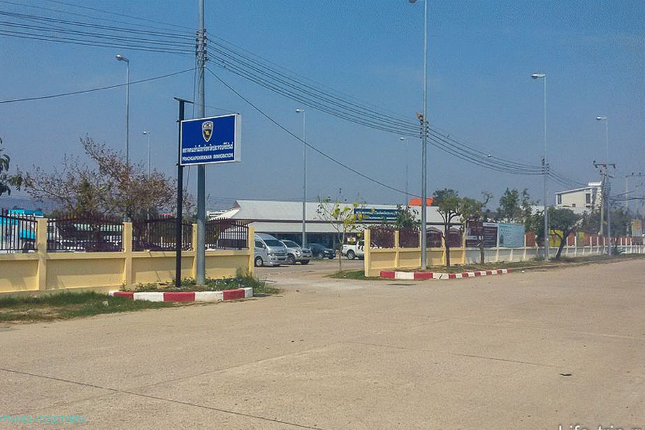 Imigracijski ured u Hua Hinu, pogled s ceste