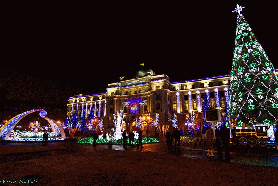 Trg postaje u večernjim satima