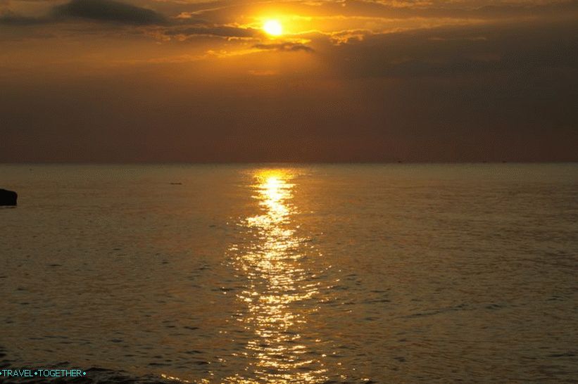 Zalazak sunca iznad mora