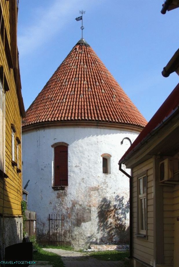 Crveni toranj u Pärnu