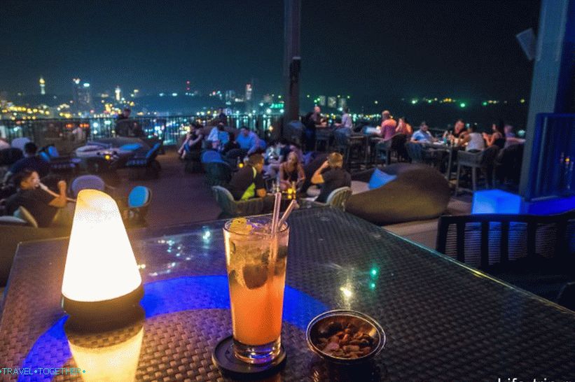 Restoran na krovu hotela Hilton u Pattayi - 34. kat s pogledom na grad