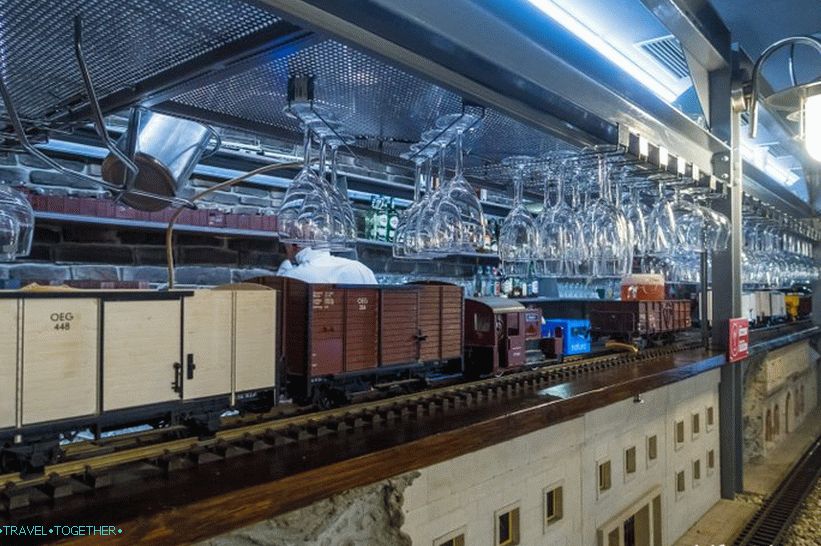 Restoran s vlakovima u Pragu - pivo i atrakcija