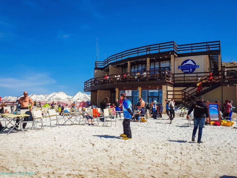 Restoran Top 2200 u Gorky Gorodu - skup, ali s pogledom na planine