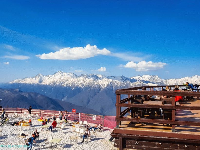 Restoran Top 2200 u Gorky Gorodu - skup, ali s pogledom na planine