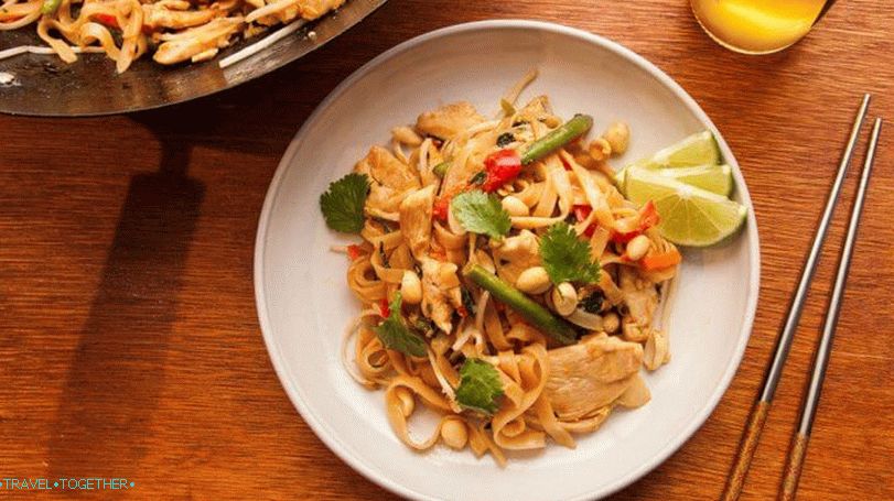 Rice Noodle Pad tajlandski s piletinom