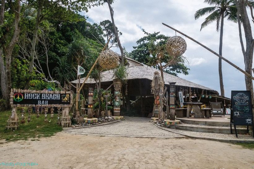 Rock Beach na Koh Lanti - bar na bazenu
