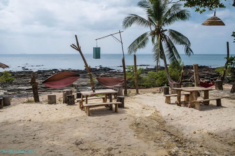 Rock Beach na Koh Lanti - bar na bazenu