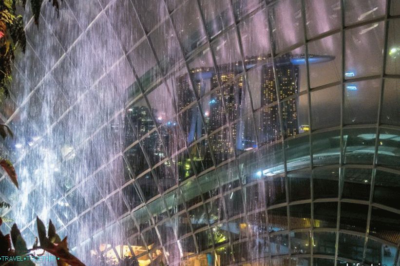 Vrtovi uz zaljev u Singapuru - glavna atrakcija