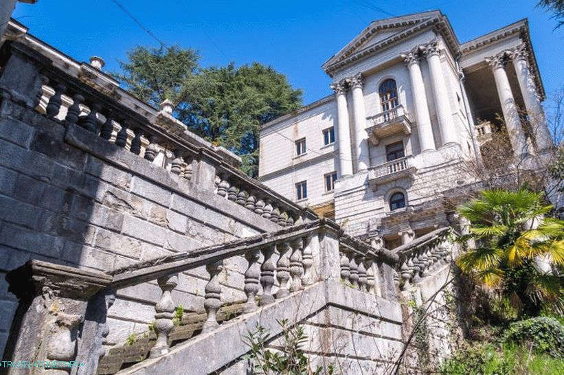 Ordzhonikidze Sanatorium u Sočiju je veličanstveno napuštanje