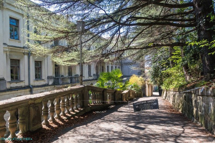 Ordzhonikidze Sanatorium u Sočiju je veličanstveno napuštanje