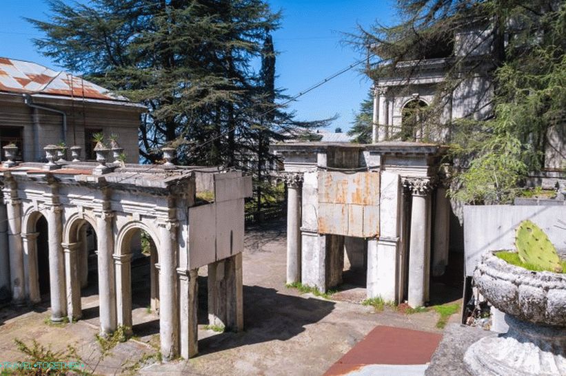 Ordzhonikidze Sanatorium u Sočiju je veličanstveno napuštanje