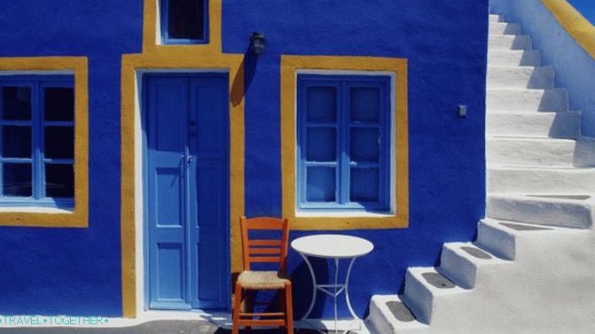 Santorini je živahna svijetla duša koja pjeva pjesmu o feniksu