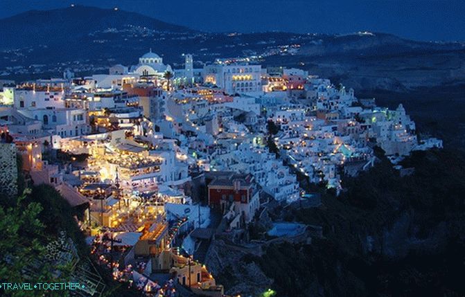 Fira Santorini noć
