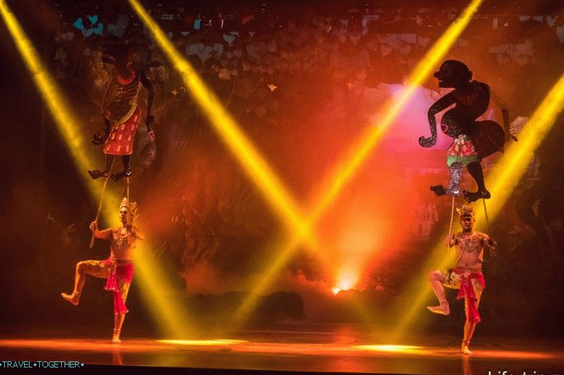 Show Alcazar u Pattayi - moj pregled transvestita emisija