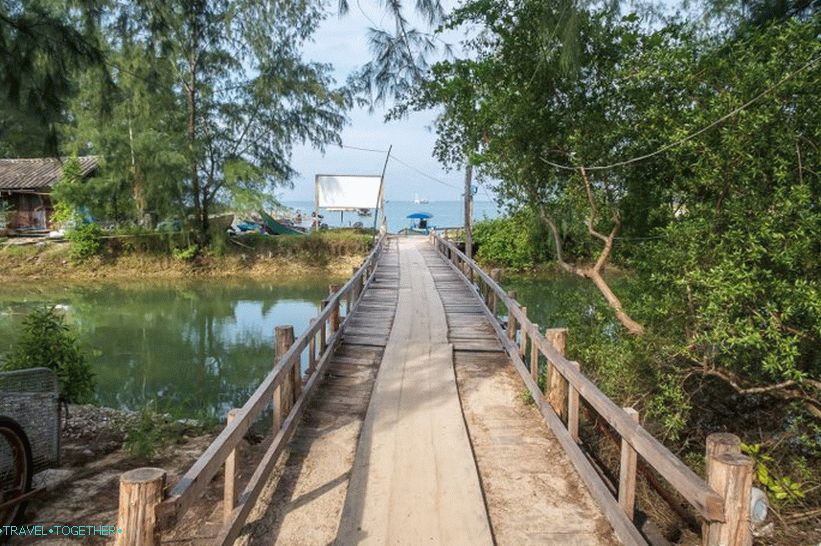 Na mostu stižemo do staze koja vodi do uvale Phangan