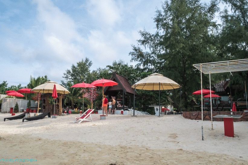 Prolazeći kroz odmaralište uvale Phangan, stižemo do plaže Shritan