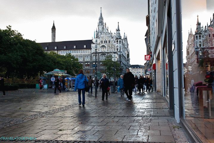 Stari grad München s modernim prozorima