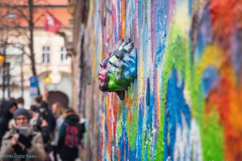 Zid Lennona u Pragu - trideset metara ulične umjetnosti