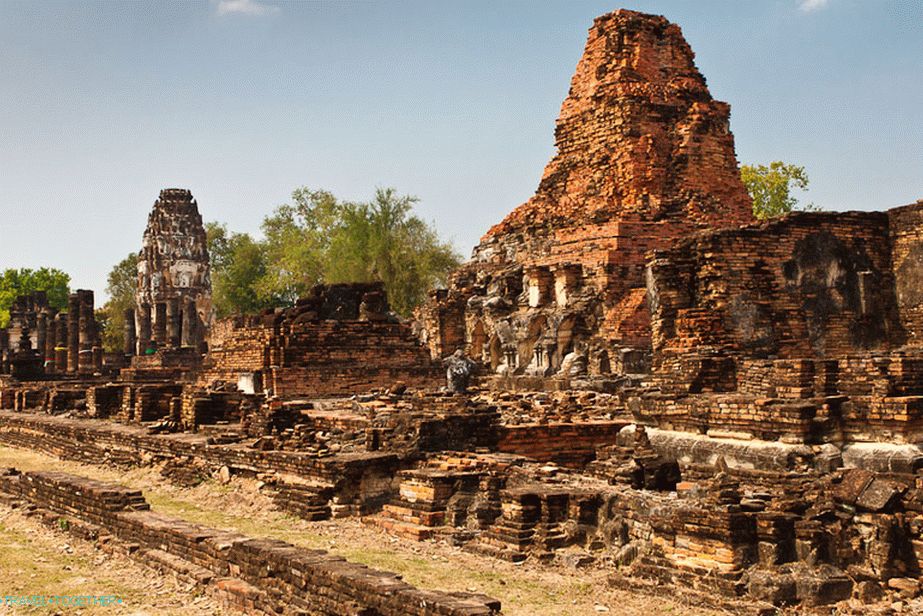Wat Phra Phai Luang pored Wat Si Chuma
