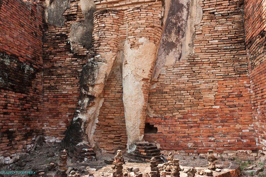 Wat Phra Phai Luang - punjenje Buddhe