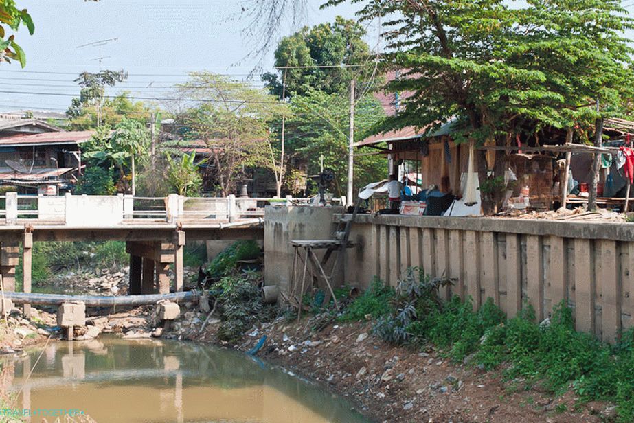 Sukhothai City - slamovi