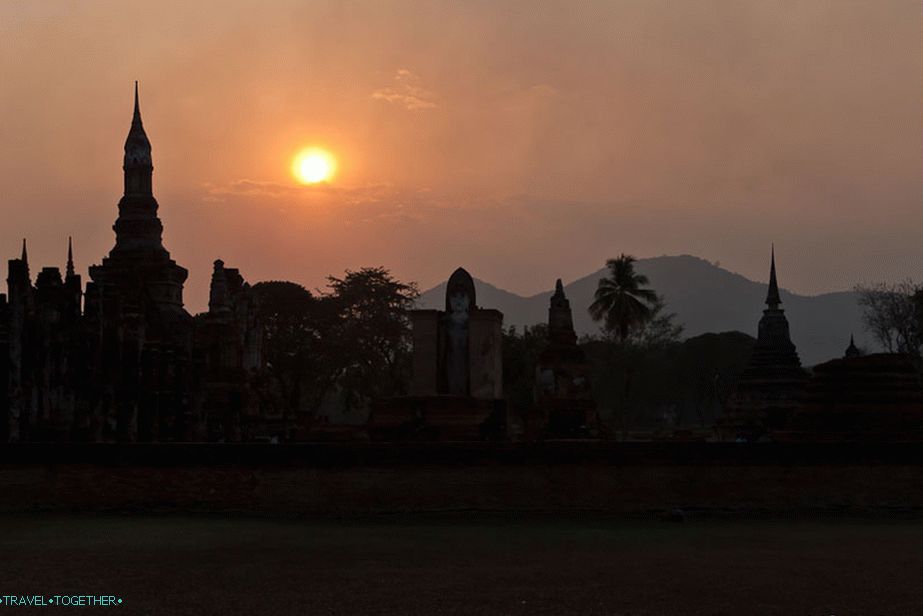 Wat Mahathat na zalasku sunca