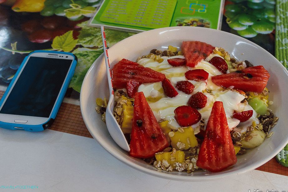Voćna salata s muslijem