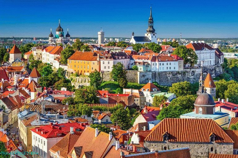 Pogled na povijesno središte Tallinna i gornji grad