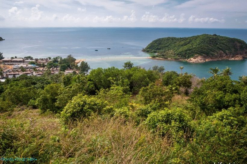 Pogled na plažu Mae Haad i prevlaku