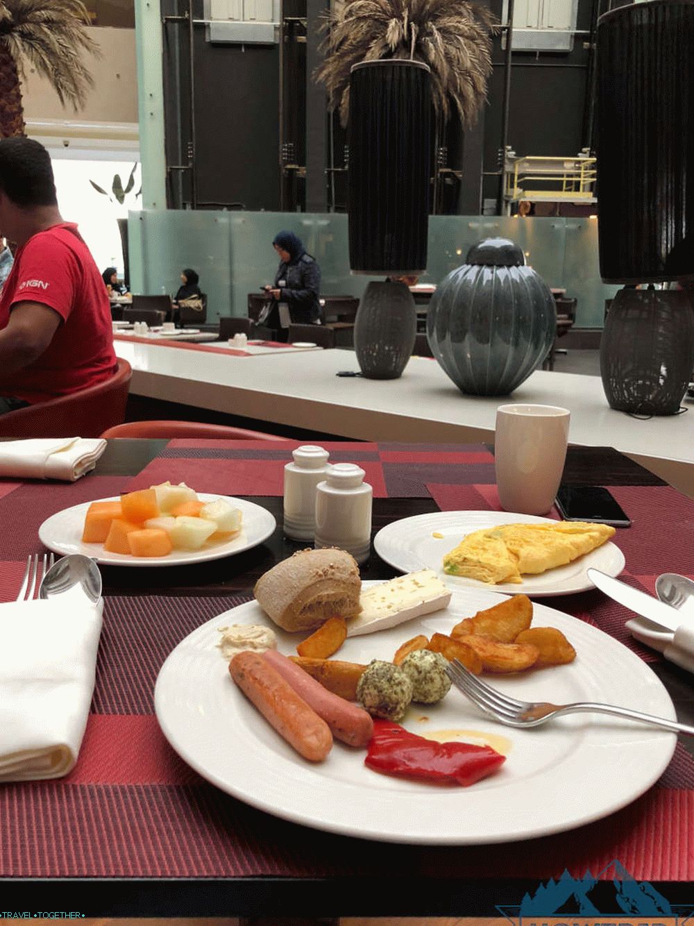 Naš doručak u hotelu Centro Sharjah