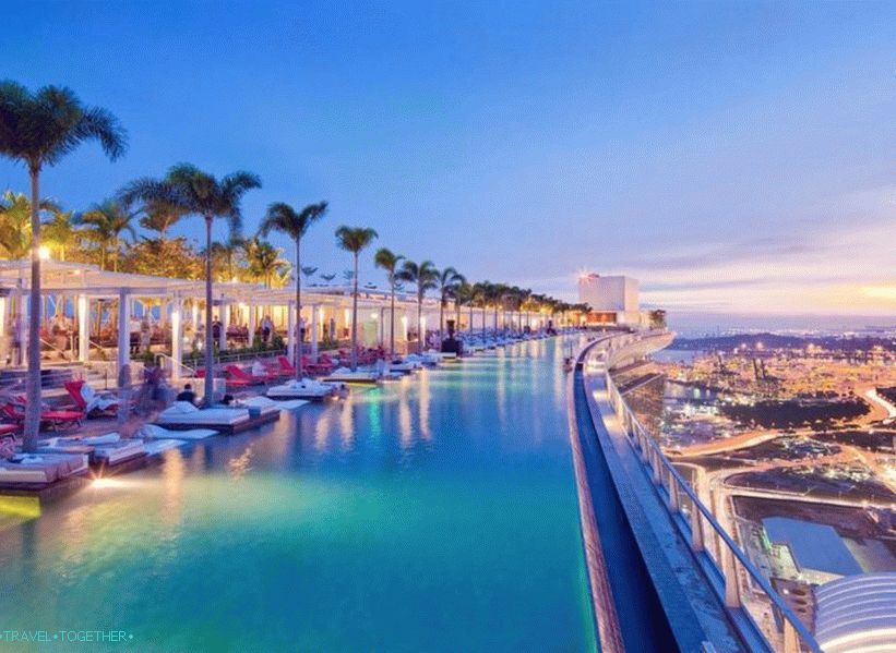 Hotel s krovnim bazenom - Marina Bay Sands