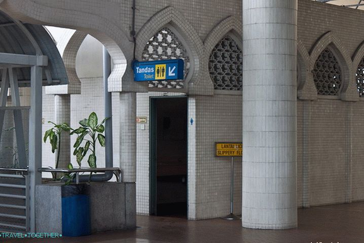 WC u stanici KTM Komuter