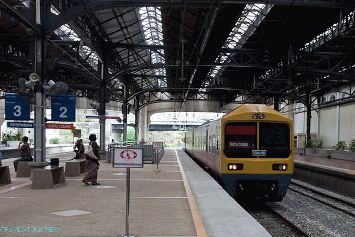 Pokazivači na platformi na stanici KTM Komuter