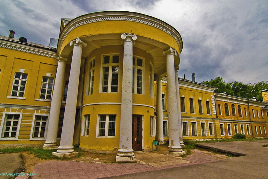 Glavna kuća imanja Sukhanovo