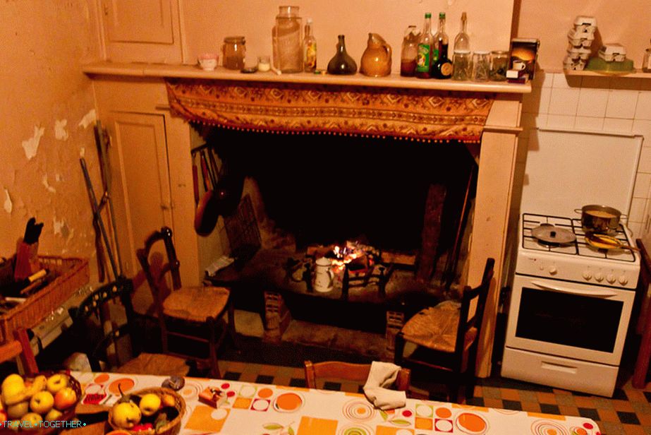 Kuća u kojoj se grije kamin