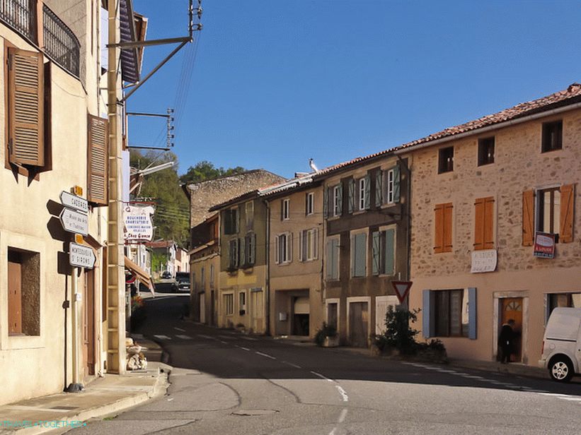 Obične igračke ulice tipičnog francuskog grada