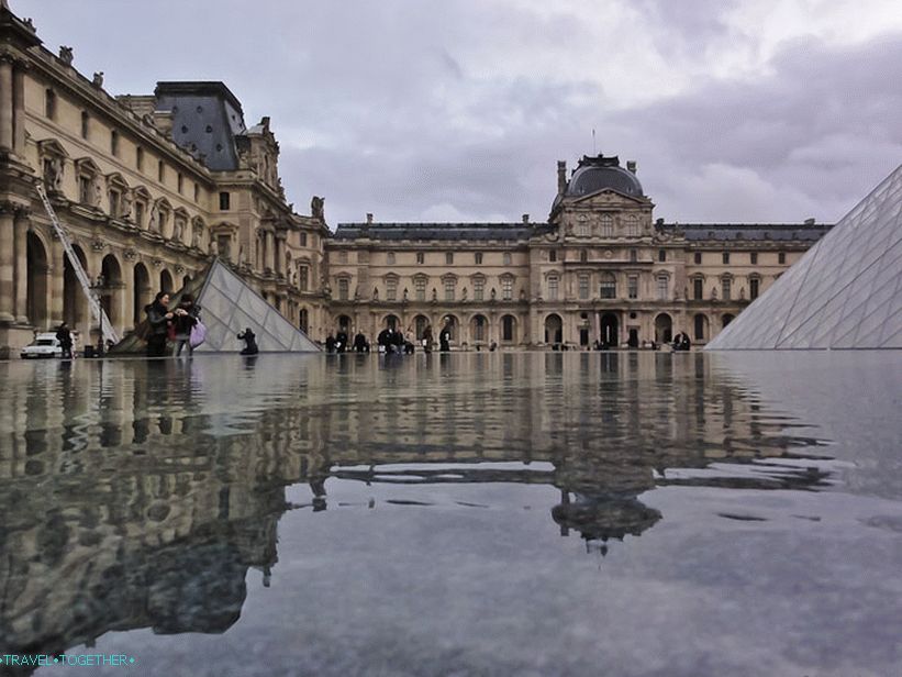 Louvre u Parizu