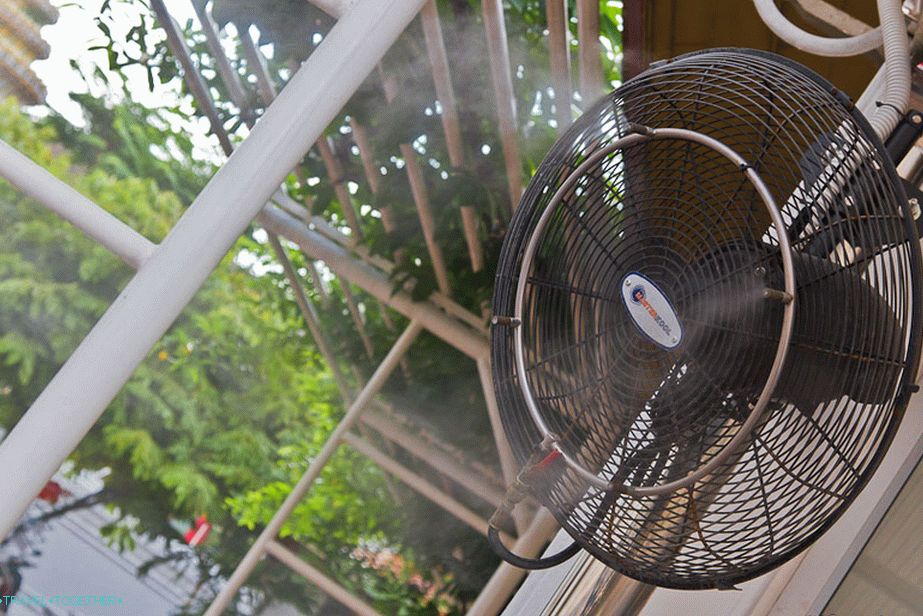 Osvježavajući i hidratantni ventilator u blizini blagajne