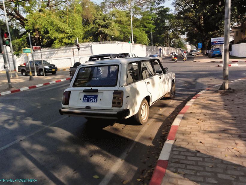 Vaz 2104 u Laosu. Vientiane