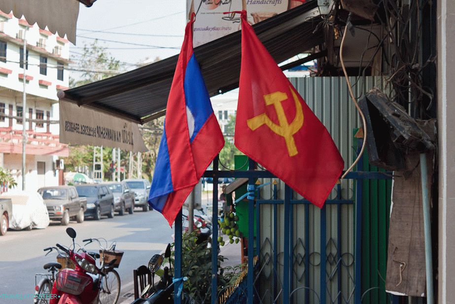 Komunističke zastave na svim ulicama Vientiana