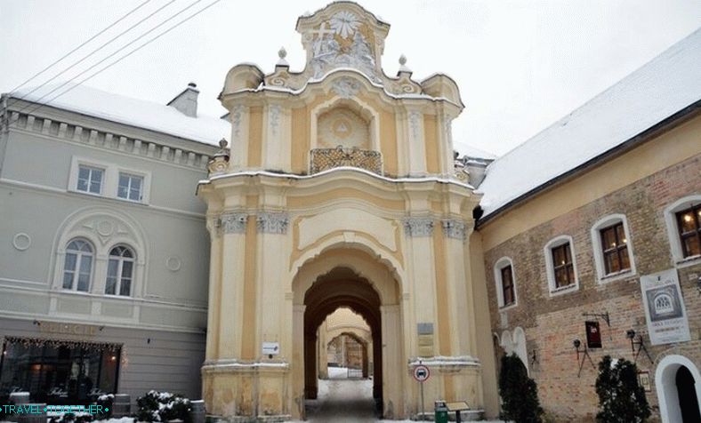 Manastir Vasilijan i crkva Presvetog Trojstva