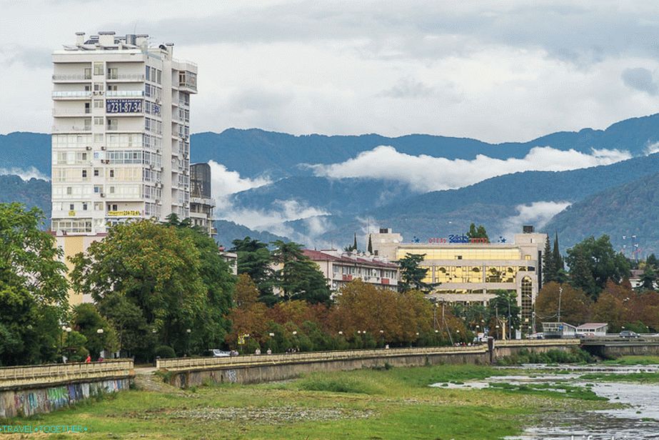 Ako se preselite u Sochi na stalni boravak, onda možete gledati planine cijelu godinu