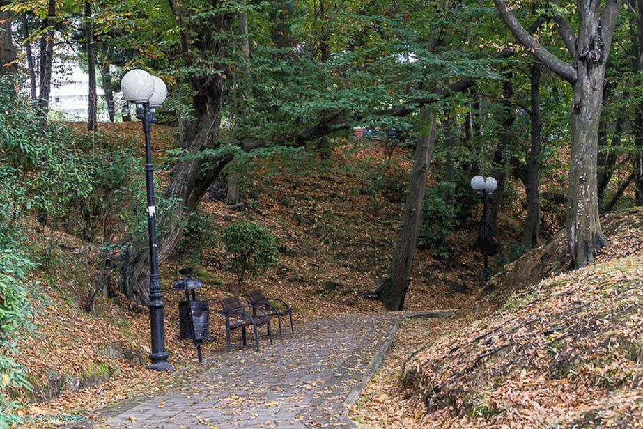 Lijep trg u blizini rive