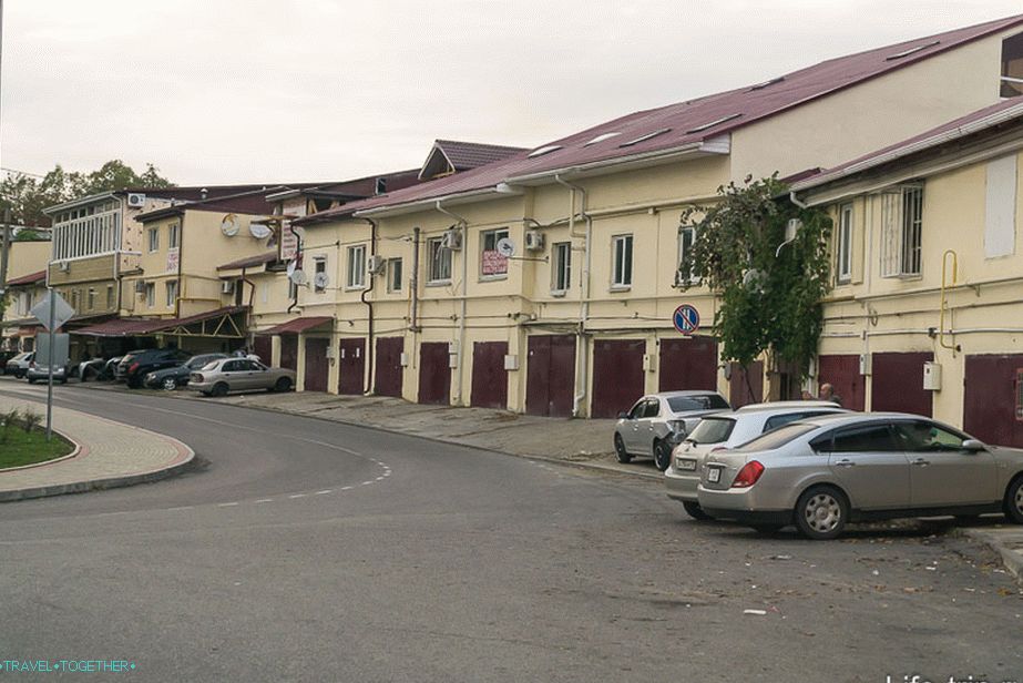 Zasebna priča - blokovi zgrade garaže